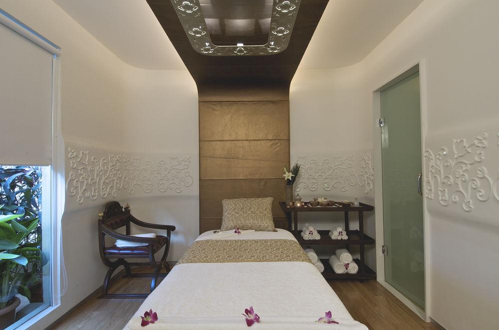 فندق بريزيدنت - آي إتش سي إل سيليكشنز مومباي المظهر الخارجي الصورة A treatment room at the spa