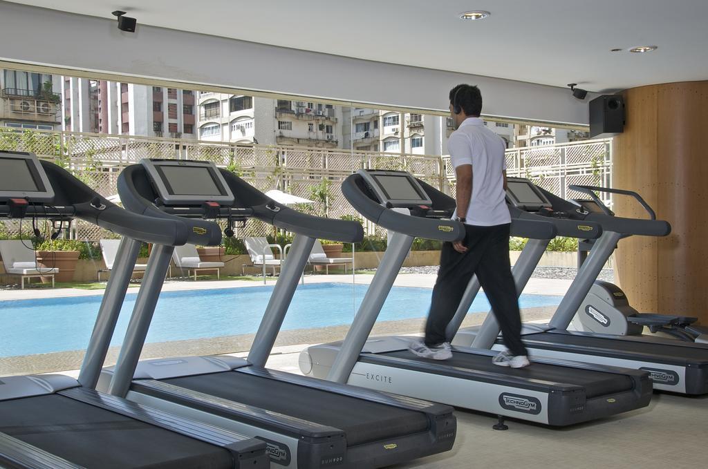 فندق بريزيدنت - آي إتش سي إل سيليكشنز مومباي المظهر الخارجي الصورة A treadmill