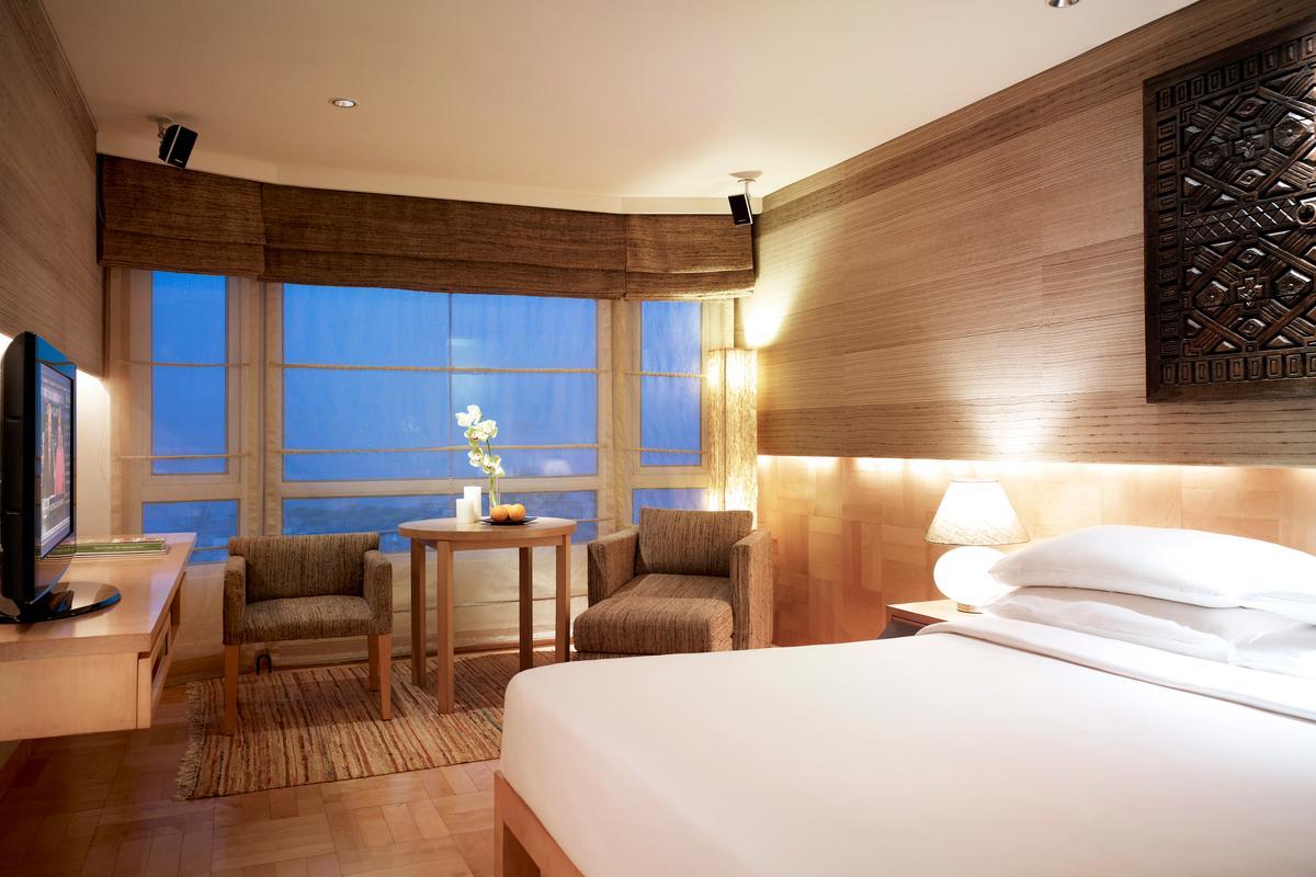 فندق بريزيدنت - آي إتش سي إل سيليكشنز مومباي المظهر الخارجي الصورة A room at the hotel