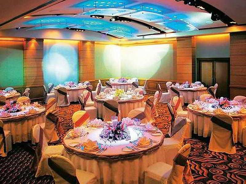 فندق بريزيدنت - آي إتش سي إل سيليكشنز مومباي المظهر الخارجي الصورة The ballroom