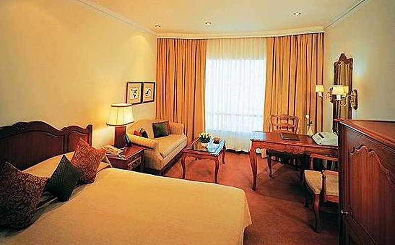 فندق بريزيدنت - آي إتش سي إل سيليكشنز مومباي المظهر الخارجي الصورة A room at the Taj Bengal