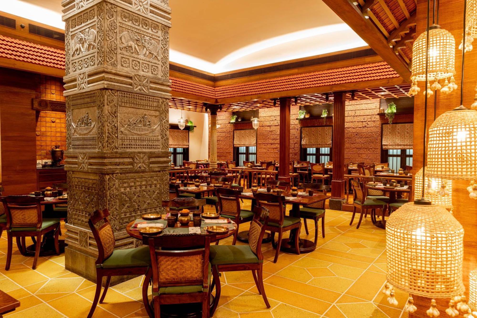 فندق بريزيدنت - آي إتش سي إل سيليكشنز مومباي المظهر الخارجي الصورة The interior of the restaurant