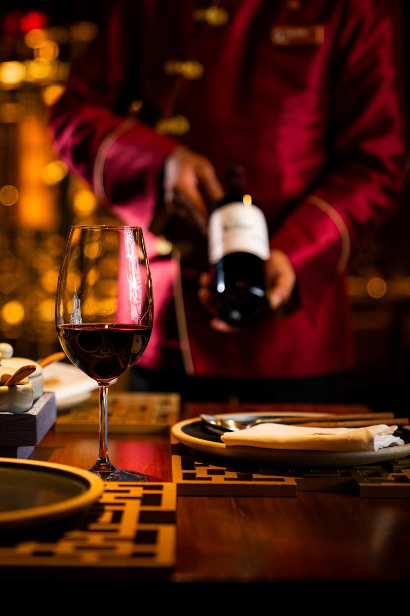 فندق بريزيدنت - آي إتش سي إل سيليكشنز مومباي المظهر الخارجي الصورة Wine