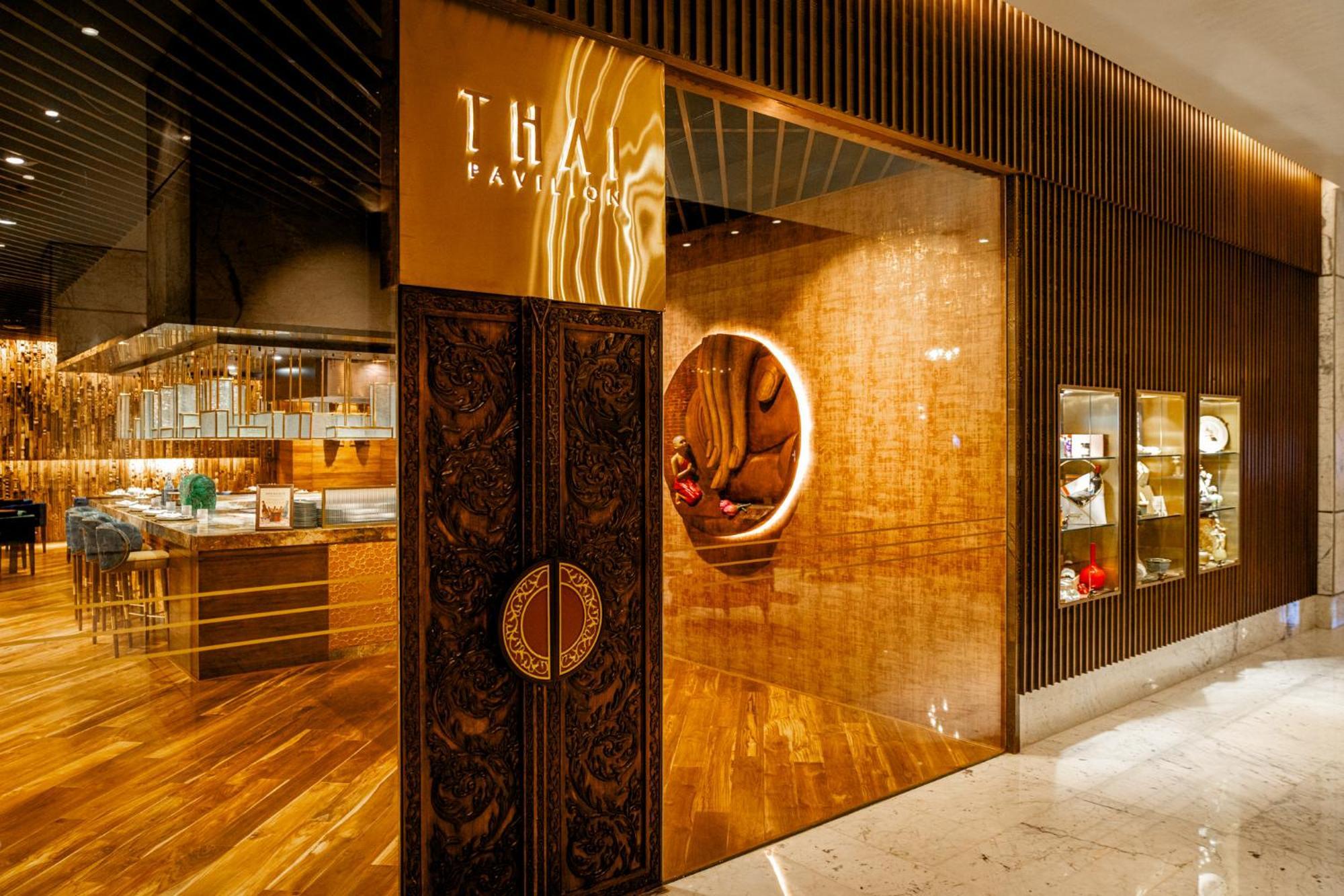 فندق بريزيدنت - آي إتش سي إل سيليكشنز مومباي المظهر الخارجي الصورة The entrance of the restaurant