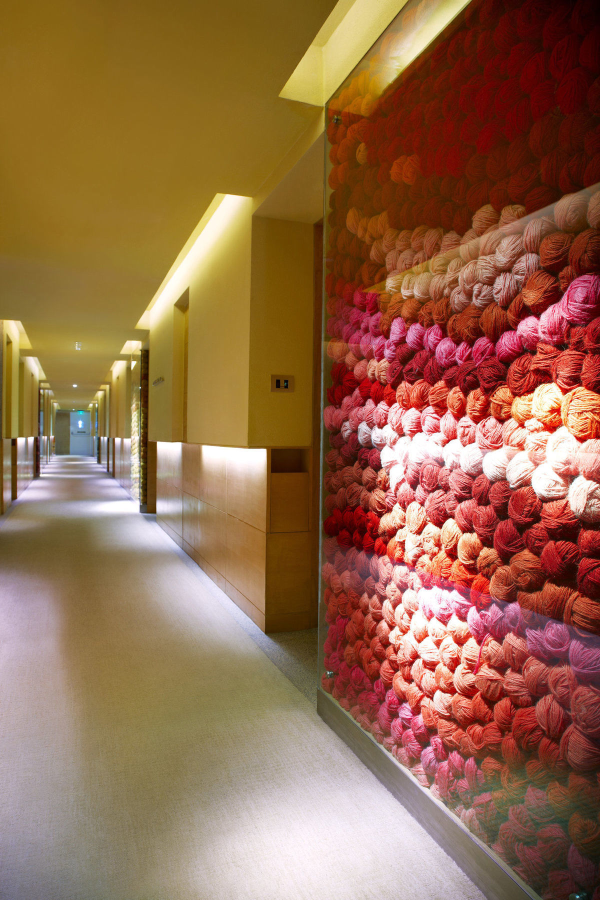 فندق بريزيدنت - آي إتش سي إل سيليكشنز مومباي المظهر الخارجي الصورة A corridor at the hotel