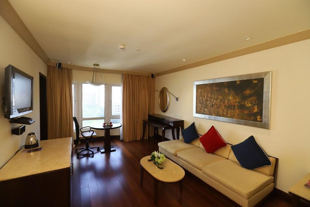 فندق بريزيدنت - آي إتش سي إل سيليكشنز مومباي المظهر الخارجي الصورة A suite at the Taj Bengal
